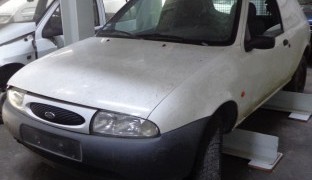 Ford Fiesta3_5 lugares 1.8D